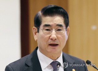 Prosecution extends detention of ex-defense chief in martial law probe