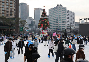 Seoul Square ice rink returns ahead of Christmas