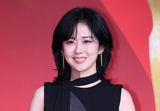 Jang Nara Wins SBS Drama Award: 'I Want to Remain Intriguing Actor'