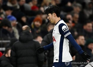리버풀전 완패에 실망한 손흥민 "홈에서 6실점, 고통스러워"