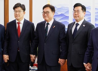 Speaker meets rival parties' whips