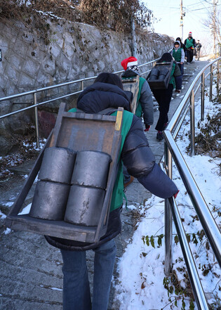 Briquette delivery