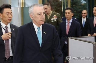 Foreign ministry holds phone talks with U.S., Japanese, Chinese envoys after impeachment