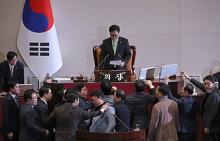 Protest against impeachment motion