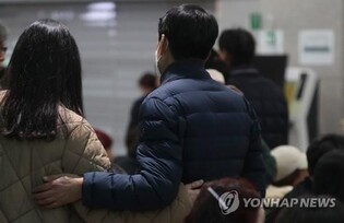 Families of plane crash victims mourn, voice frustrations