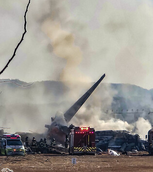 Plane crashes at Muan airport