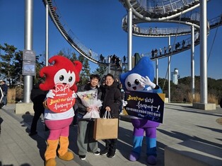 포항 랜드마크 조형물 '스페이스워크' 방문객 300만명 돌파