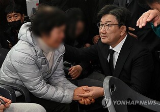 Rival parties vow support to families of Jeju Air crash victims