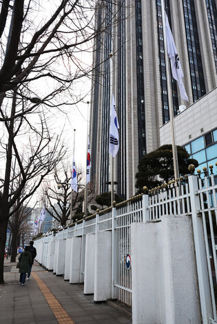Half-mast flags