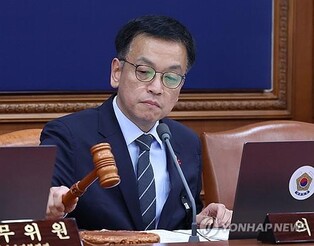 Presidential office says Choi exceeded his authority with Constitutional Court justice appointments