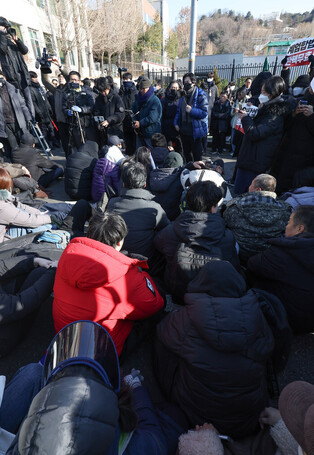 Investigators likely to execute warrant to detain Yoon