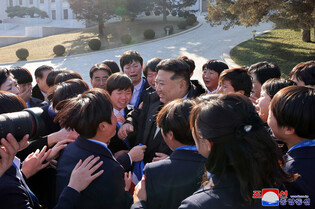 N.K. leader meets labor innovators, persons of merit