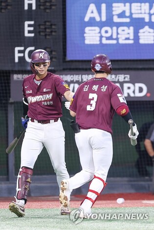 '다저스행' 김혜성, 키움서 함께 꿈꾸던 친구 이정후와 MLB 대결