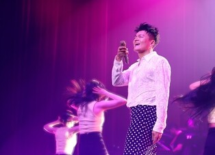 Park Jin-young Reflects on 30 Years and 675 Songs