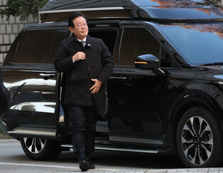 Opposition leader at court