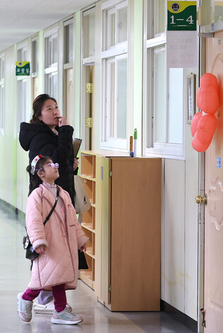 Soon-to-be 1st graders visit school