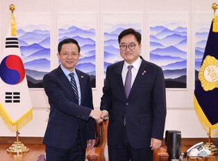 Parliamentary leader meets Chinese envoy