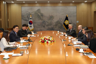 Parliamentary leader meets AMCHAM chief