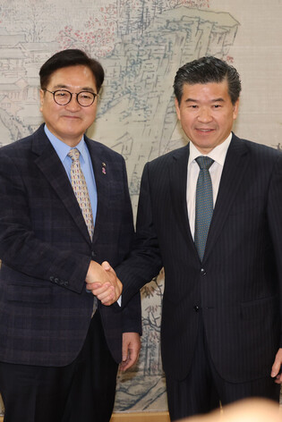 Parliamentary leader meets AMCHAM chief