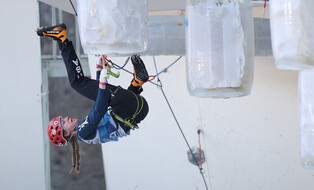 Ice climbing competition