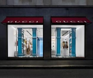 [게시판] 구찌, 매장 유리창 연출 새 콘셉트 '끝없는 이야기' 공개