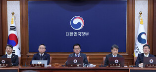 Acting president attends Cabinet meeting