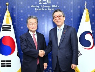Foreign minister meets acting top U.S. envoy