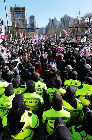 Rally in support of Yoon