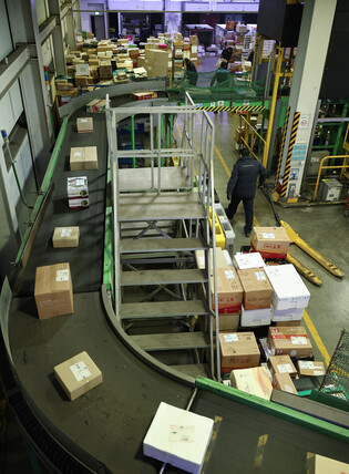 Door-to-door delivery service before Seol holiday