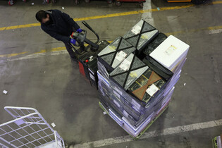 Door-to-door delivery service before Seol holiday