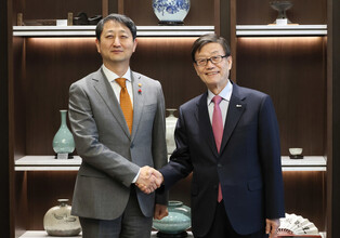 Industry minister meets trade body's chief