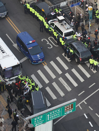 Yoon attends hearing of impeachment trial