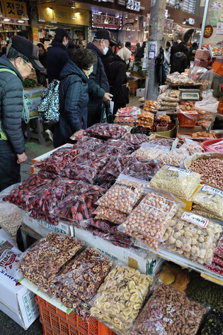 Consumer sentiment rebounds in Jan.