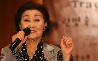 S. Korean singer Han Myeong-sook dies