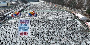 2025 화천산천어축제 돌풍…누적 관광객 100만명 돌파