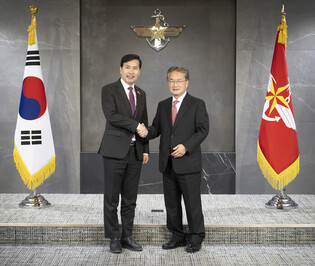 Acting defense chief meets acting U.S. envoy