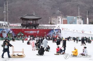 '설 연휴 시작'…강원지역 축제장·스키장 인파 '북적'