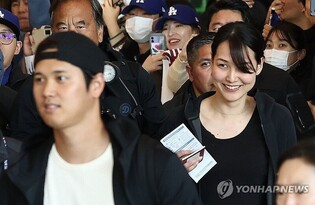 오타니 "아내에게 고마워…산불과 싸우는 소방관 감사"