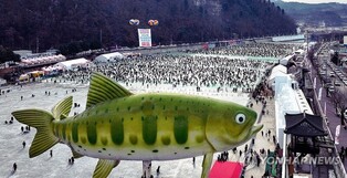 설 연휴 강원 스키장·축제장 북적…폭설 예보에 귀성길 서둘러