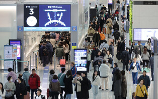 Incheon Int'l Airport crowded with travelers
