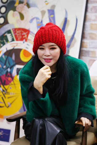 S. Korean jazz vocalist Woong San