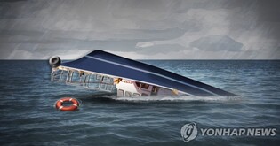 (LEAD) Fishing boat capsizes in waters southwest of Jeju Island; 6 out of 10 rescued