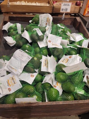 Trump agrees to pause tariffs on Mexico, Canada for 1 month