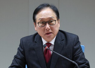 Trade minister meets commercial attaches