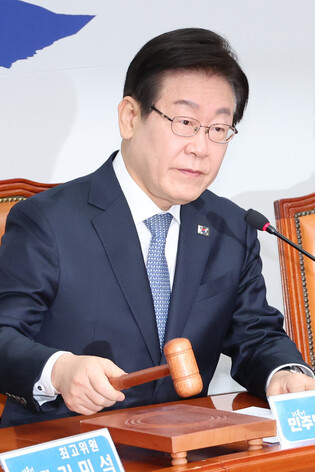 Main opposition party's chief