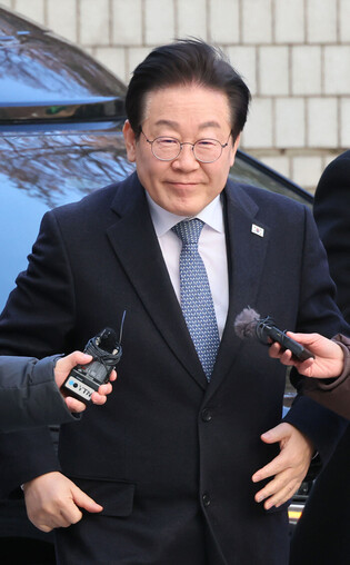 Opposition leader at court