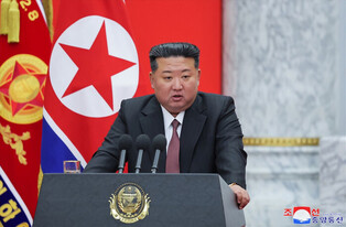 Kim Jong-un visits defense ministry