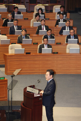 Policy speech at parliament by opposition leader