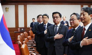 Acting president attends Cabinet meeting