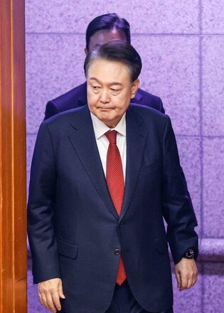 Yoon attends hearing of impeachment trial